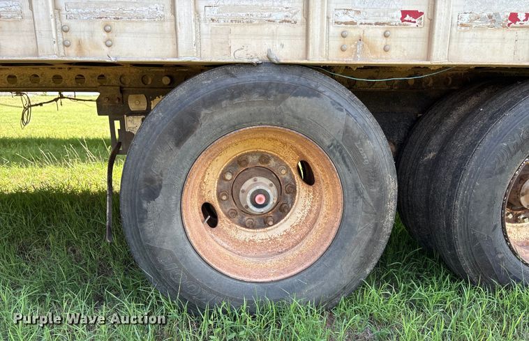 image for item DT3279 1998 Featherlite livestock trailer