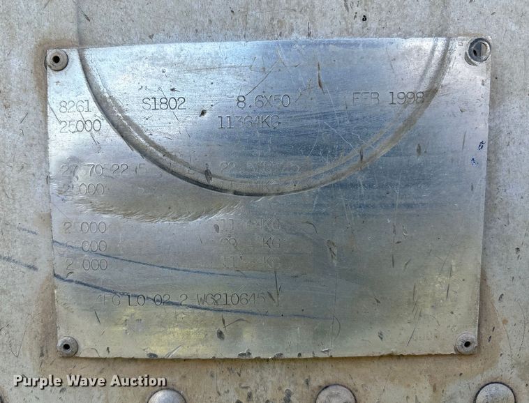 image for item DT3279 1998 Featherlite livestock trailer