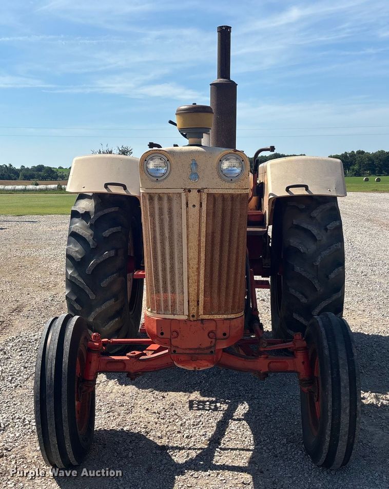 image for item DT3291 Case 930 Comfort King tractor