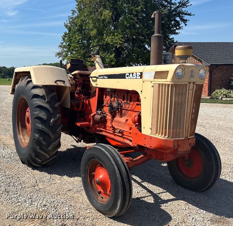 image for item DT3291 Case 930 Comfort King tractor