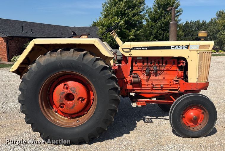 image for item DT3291 Case 930 Comfort King tractor