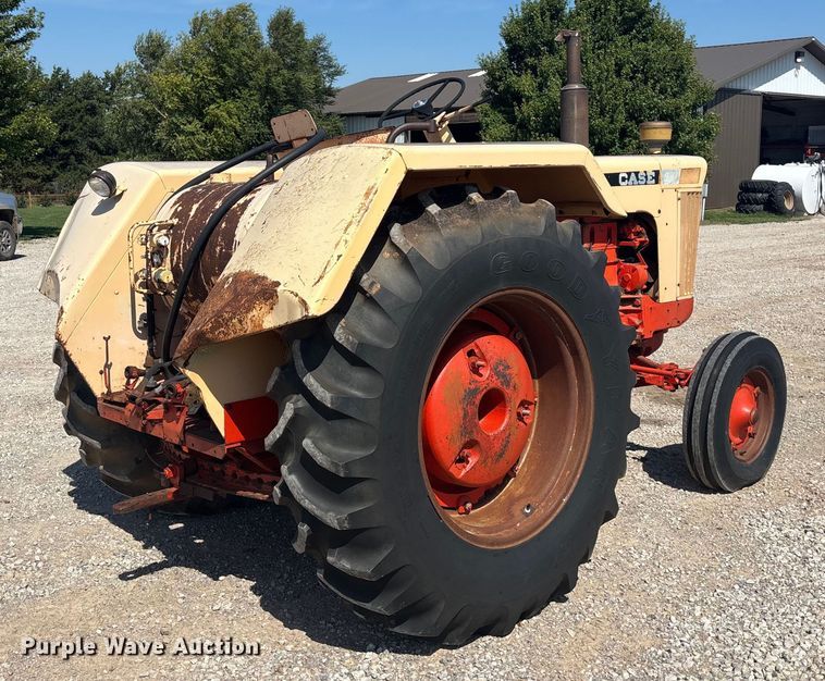 image for item DT3291 Case 930 Comfort King tractor