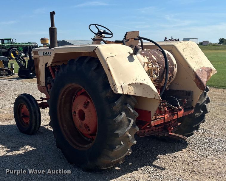 image for item DT3291 Case 930 Comfort King tractor