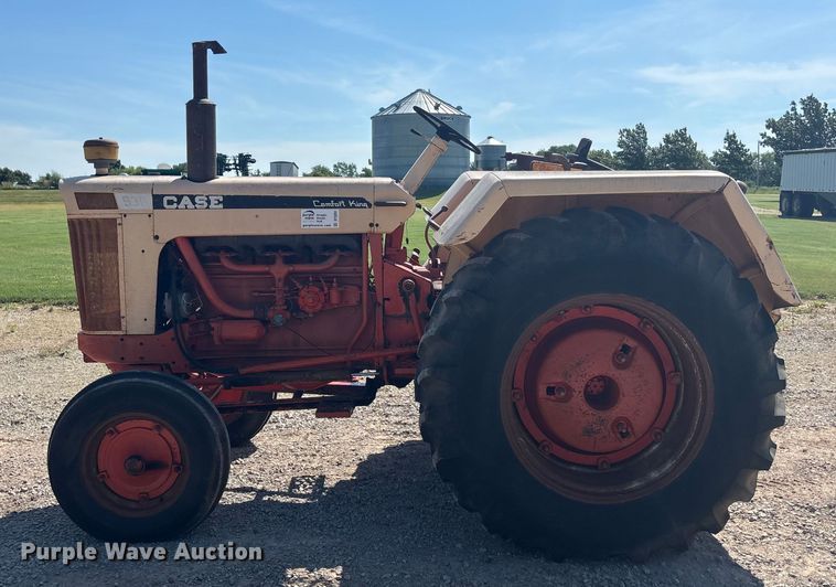 image for item DT3291 Case 930 Comfort King tractor