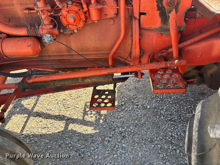 image for item DT3291 Case 930 Comfort King tractor