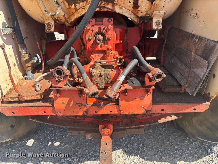 image for item DT3291 Case 930 Comfort King tractor