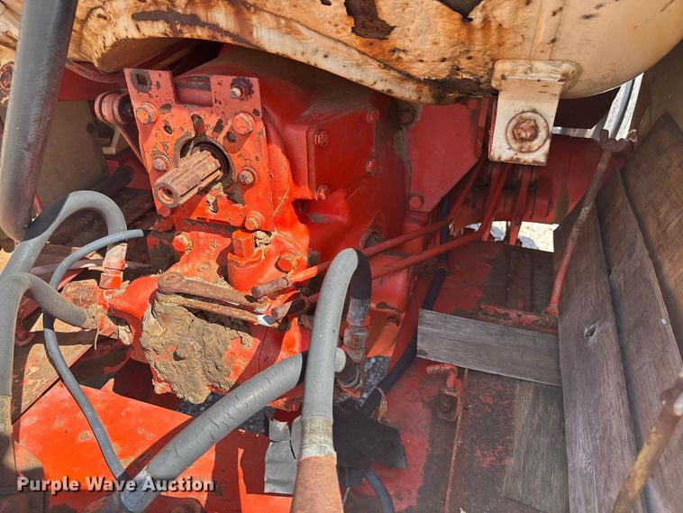 image for item DT3291 Case 930 Comfort King tractor