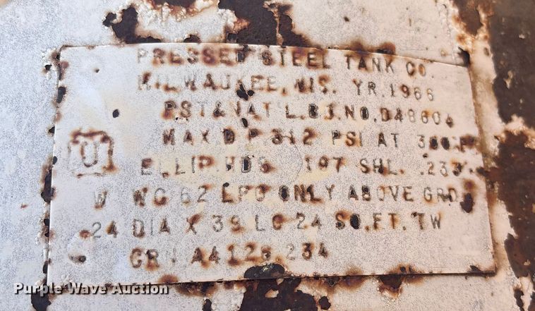 image for item DT3291 Case 930 Comfort King tractor