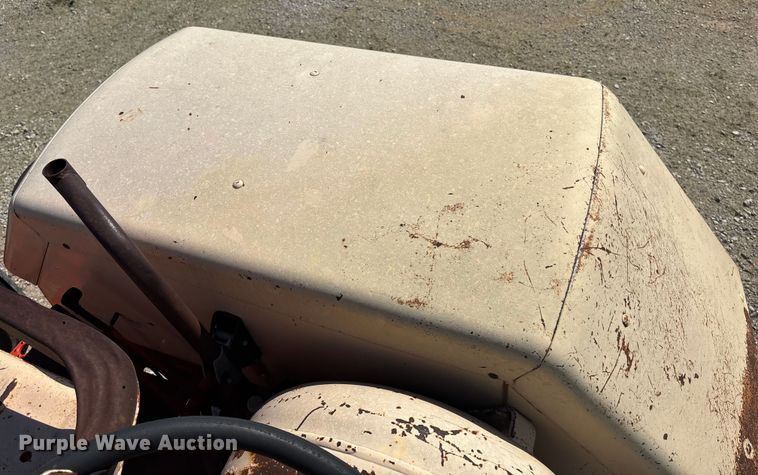 image for item DT3291 Case 930 Comfort King tractor