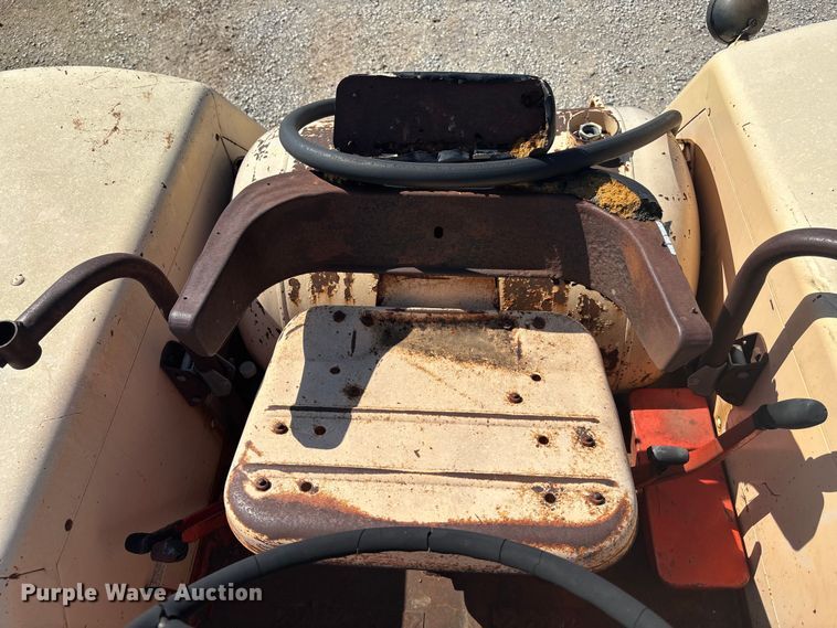 image for item DT3291 Case 930 Comfort King tractor