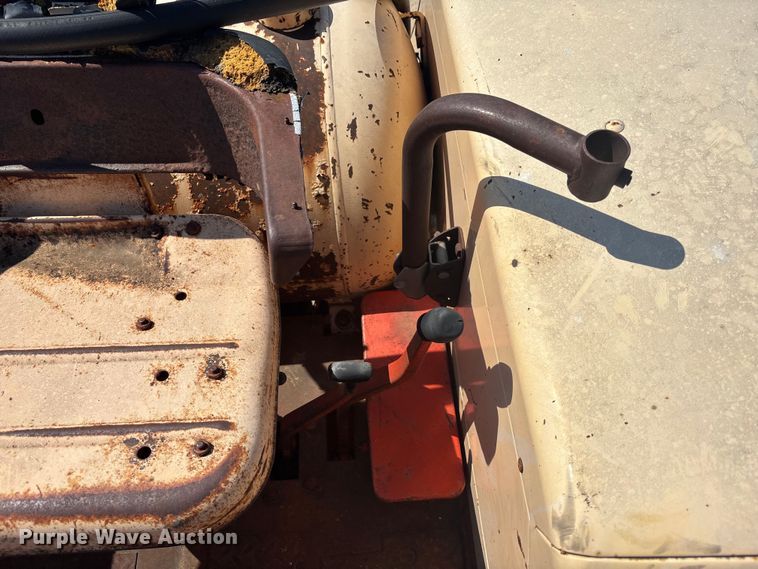 image for item DT3291 Case 930 Comfort King tractor