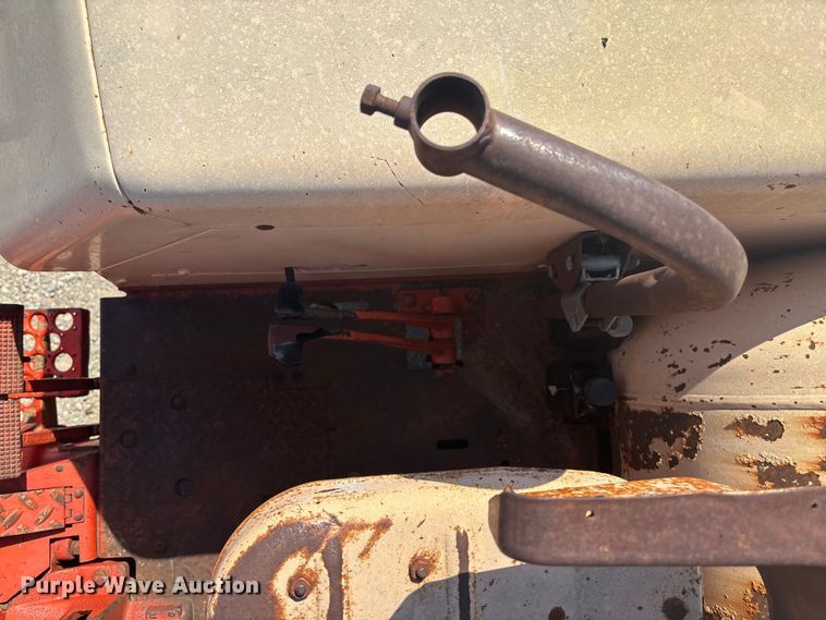 image for item DT3291 Case 930 Comfort King tractor