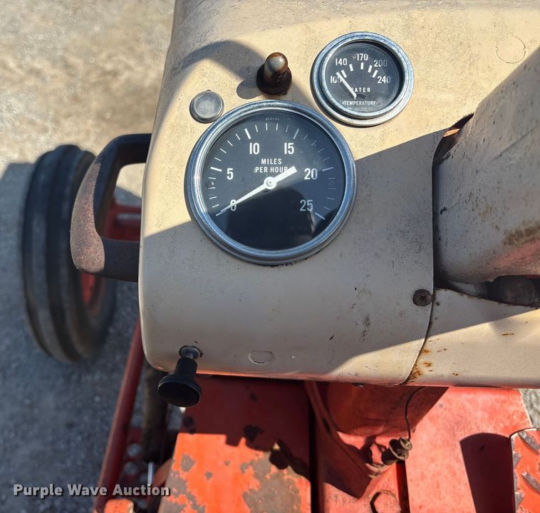 image for item DT3291 Case 930 Comfort King tractor