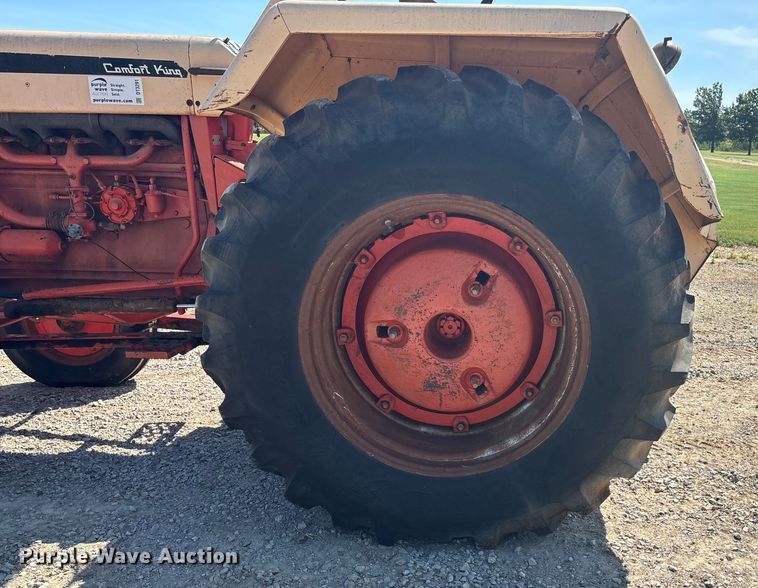 image for item DT3291 Case 930 Comfort King tractor