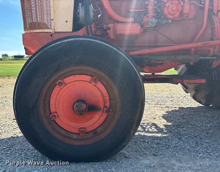 image for item DT3291 Case 930 Comfort King tractor