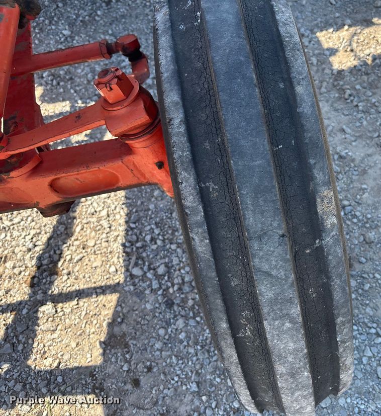 image for item DT3291 Case 930 Comfort King tractor