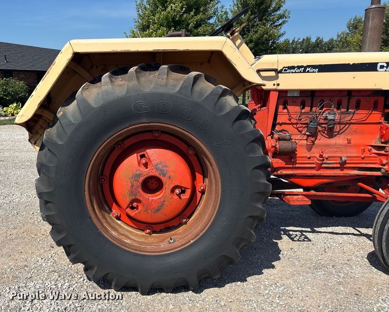 image for item DT3291 Case 930 Comfort King tractor