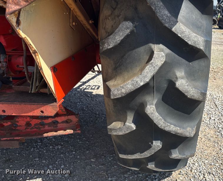 image for item DT3291 Case 930 Comfort King tractor