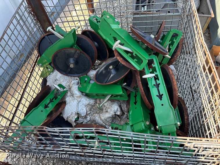 image for item DT3325 Approximately 70 closing wheel units