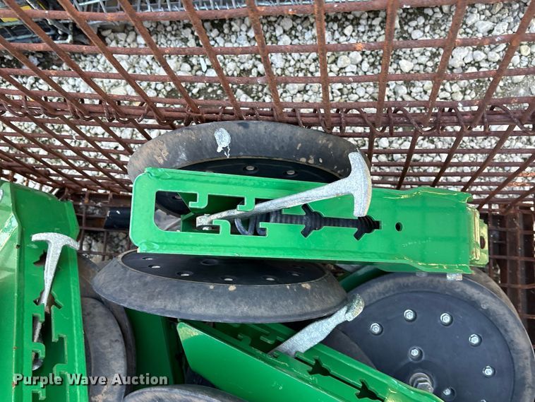 image for item DT3325 Approximately 70 closing wheel units