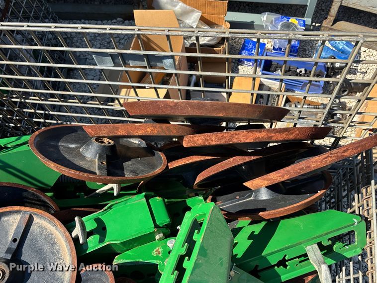 image for item DT3325 Approximately 70 closing wheel units