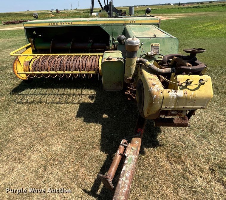 image for item DT3351 John Deere 346 small square baler