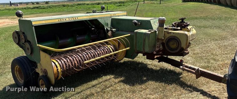 image for item DT3351 John Deere 346 small square baler
