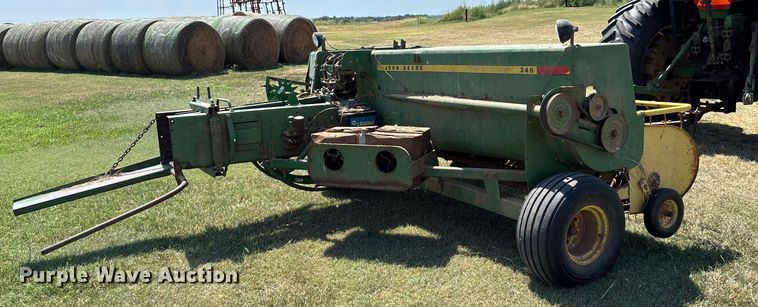 image for item DT3351 John Deere 346 small square baler
