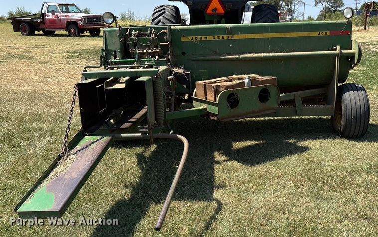 image for item DT3351 John Deere 346 small square baler