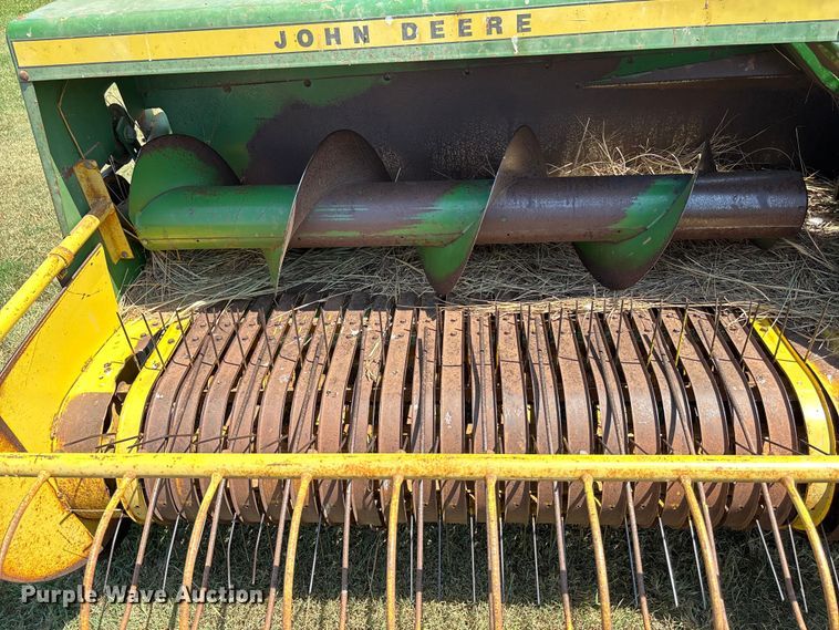 image for item DT3351 John Deere 346 small square baler