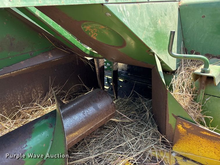 image for item DT3351 John Deere 346 small square baler