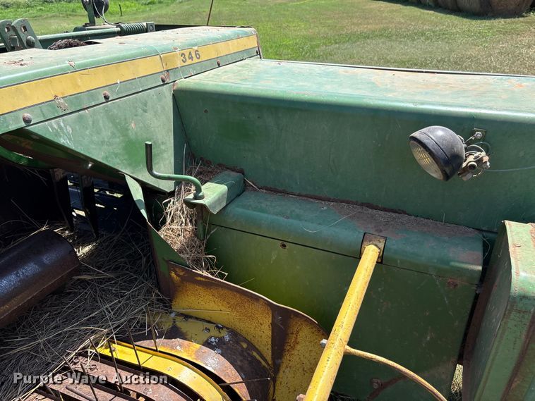 image for item DT3351 John Deere 346 small square baler
