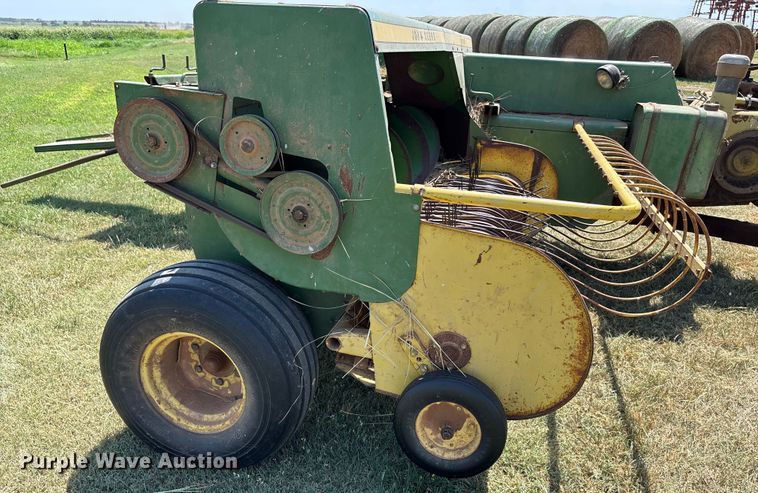 image for item DT3351 John Deere 346 small square baler