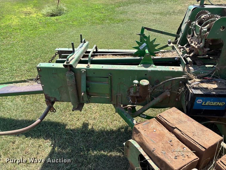 image for item DT3351 John Deere 346 small square baler