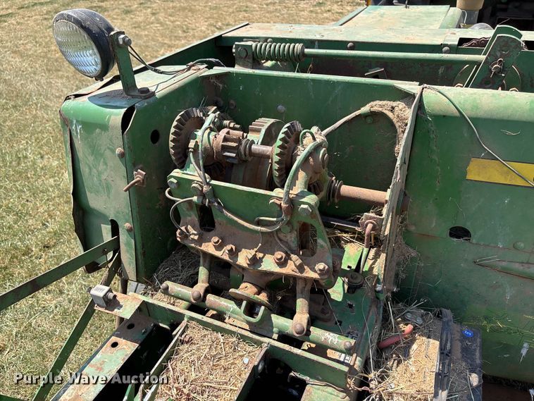 image for item DT3351 John Deere 346 small square baler