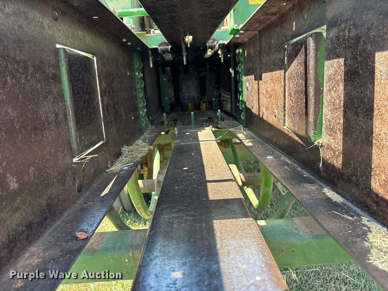 image for item DT3351 John Deere 346 small square baler