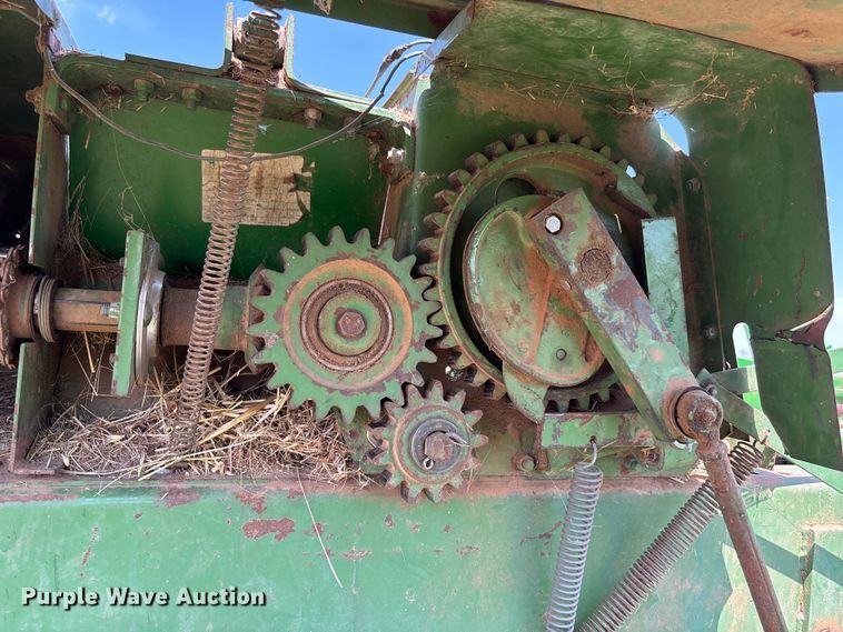 image for item DT3351 John Deere 346 small square baler