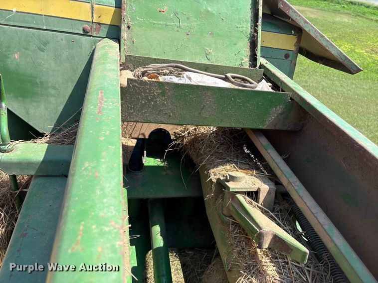 image for item DT3351 John Deere 346 small square baler