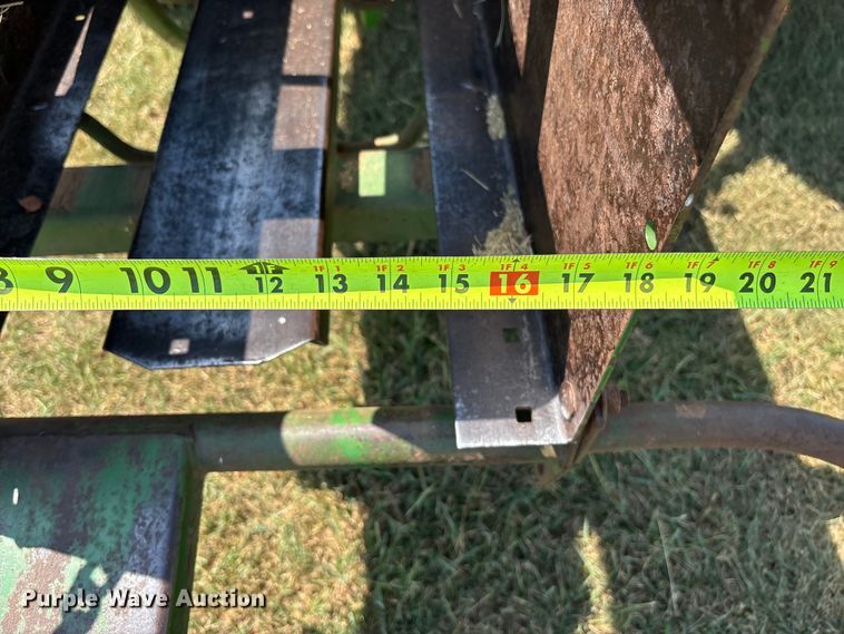 image for item DT3351 John Deere 346 small square baler