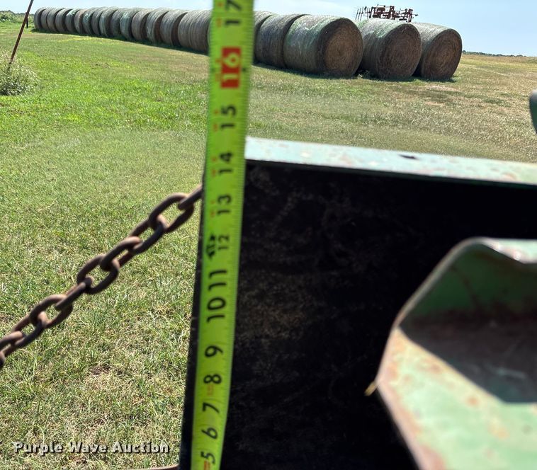 image for item DT3351 John Deere 346 small square baler