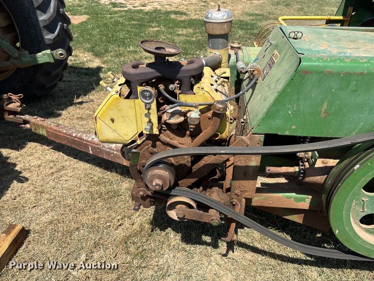 image for item DT3351 John Deere 346 small square baler