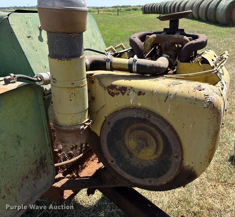 image for item DT3351 John Deere 346 small square baler