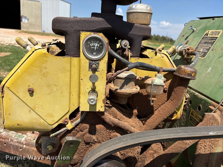 image for item DT3351 John Deere 346 small square baler