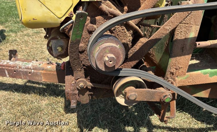 image for item DT3351 John Deere 346 small square baler