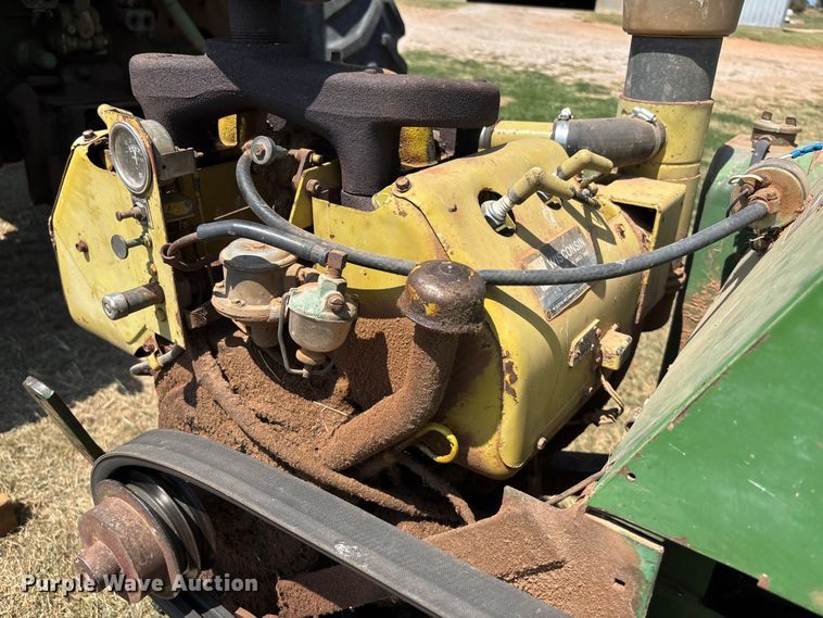 image for item DT3351 John Deere 346 small square baler