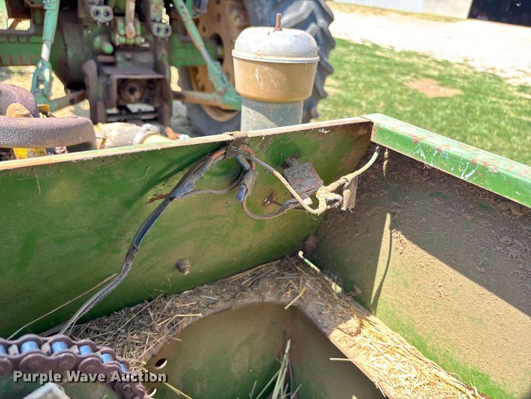 image for item DT3351 John Deere 346 small square baler