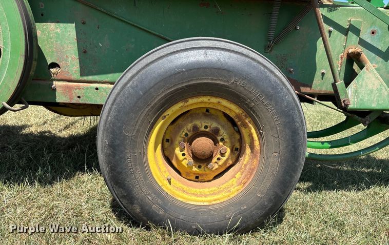 image for item DT3351 John Deere 346 small square baler