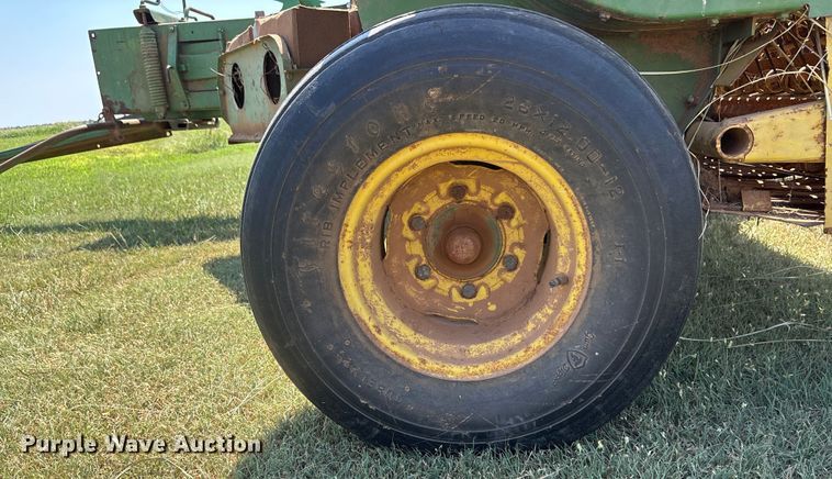 image for item DT3351 John Deere 346 small square baler