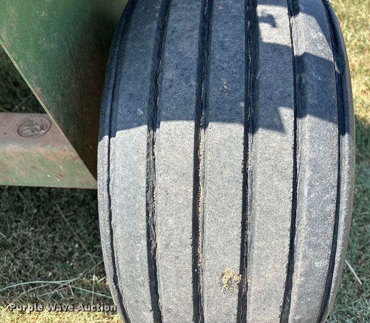 image for item DT3351 John Deere 346 small square baler