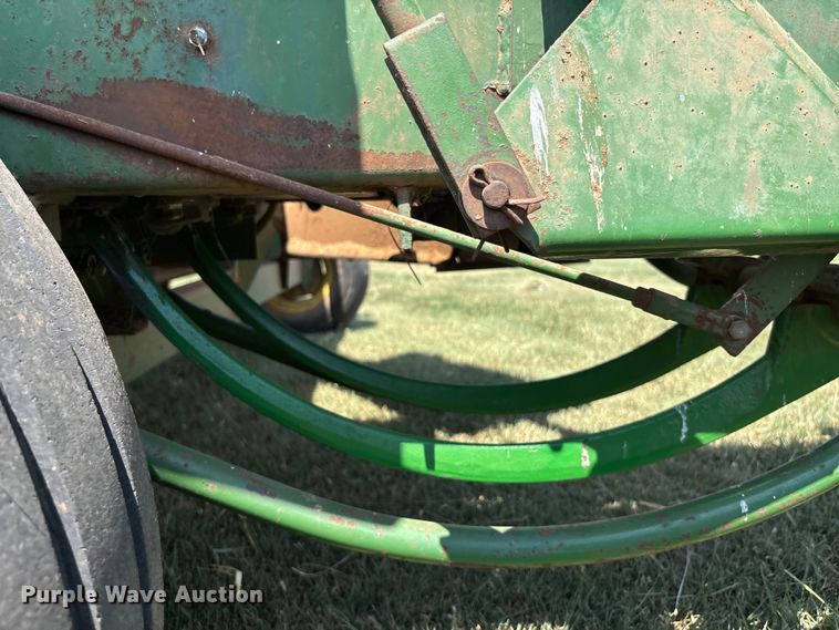 image for item DT3351 John Deere 346 small square baler